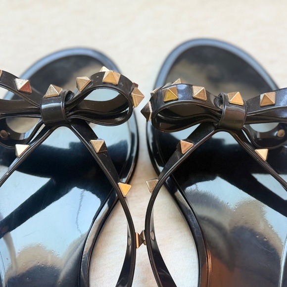 Valentino rockstud jelly flip-flops - Picture 7 of 9